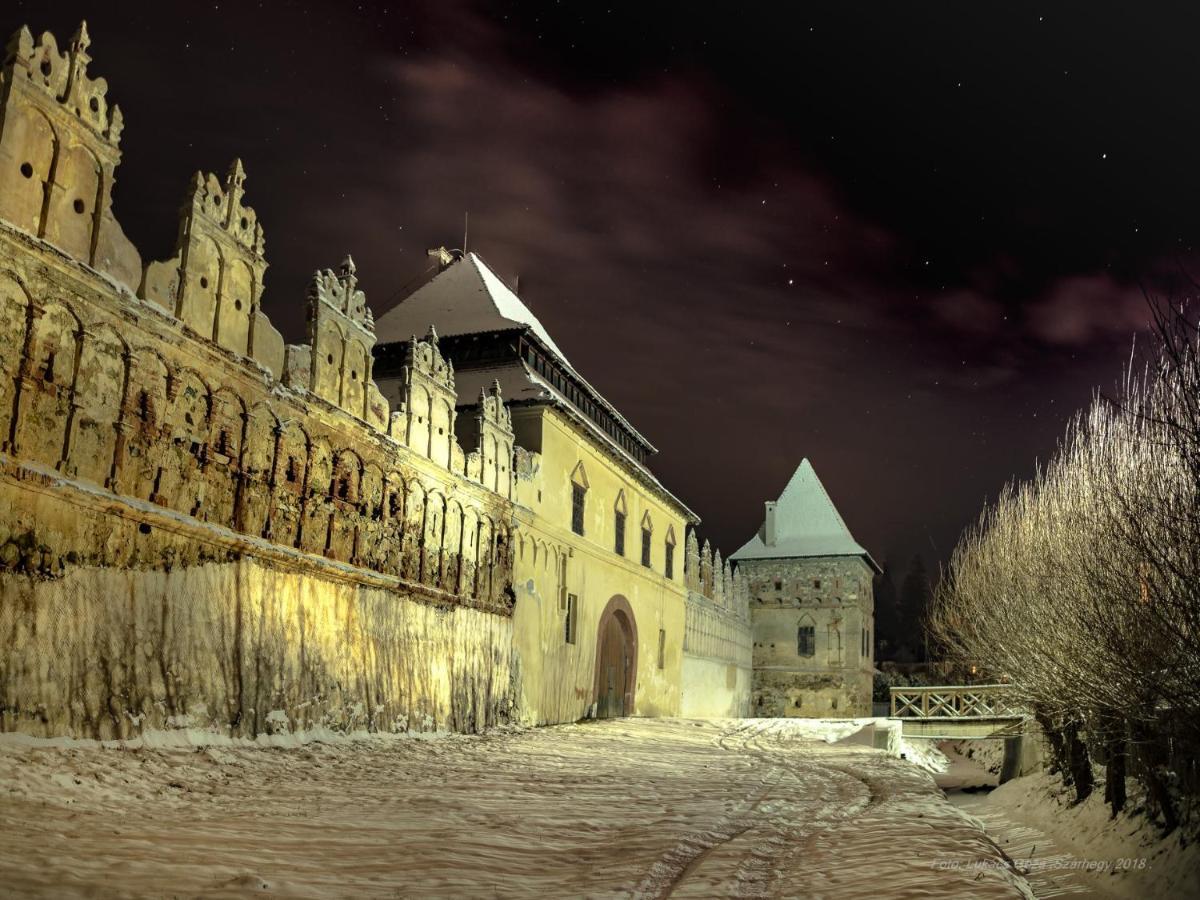 Готель Csergo Ildiko Vendeghaz Lazarea Екстер'єр фото